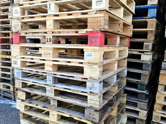 Pallet 100x120 usato con piano di carico chiuso