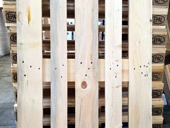 Pallet EPAL bianchi chiari e integri per uso alimentare