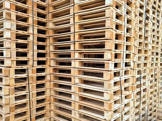 Pallet in legno 60x80 per piccole spedizioni, nuovo e usato